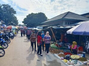 PEMBAGIAN SURAT KETIGA UNTUK PEDAGANG